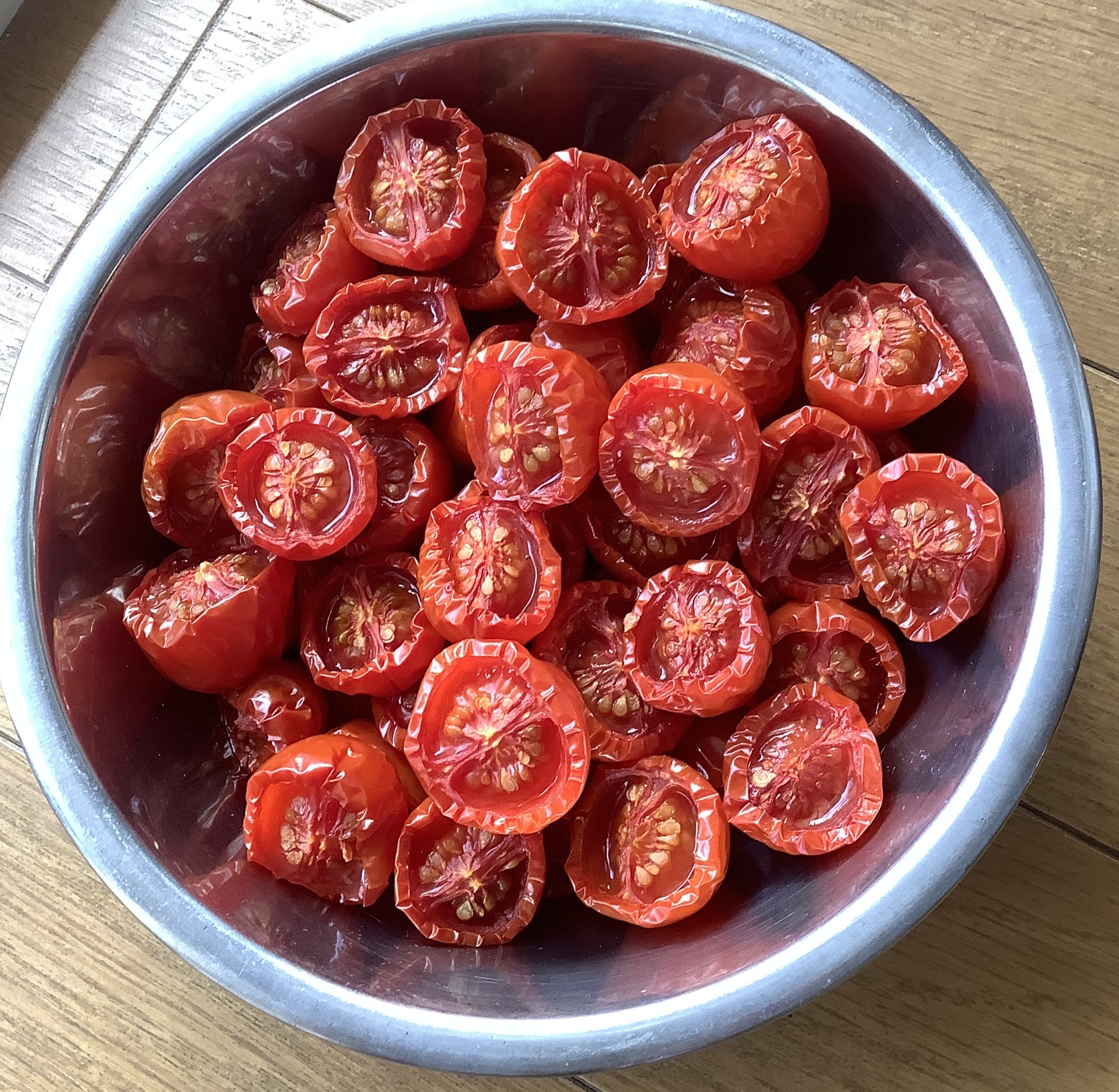 図5: 粗熱取りが終わってボウルに入れています