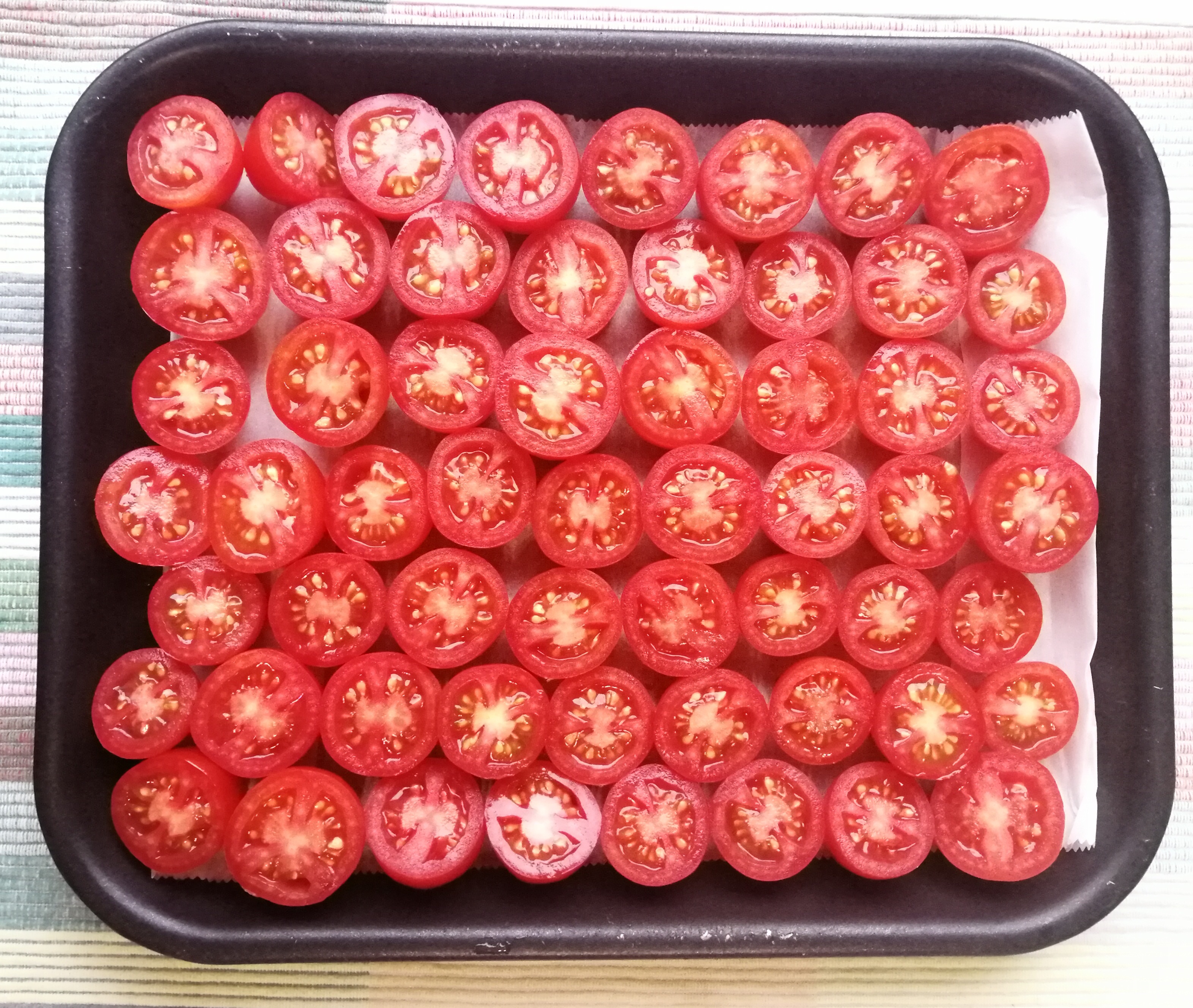 図4: オーブンペーパを敷いて低温加熱。