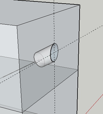図17: 2x4材の内部にはドリル円柱の一部と60度中央線が残っている